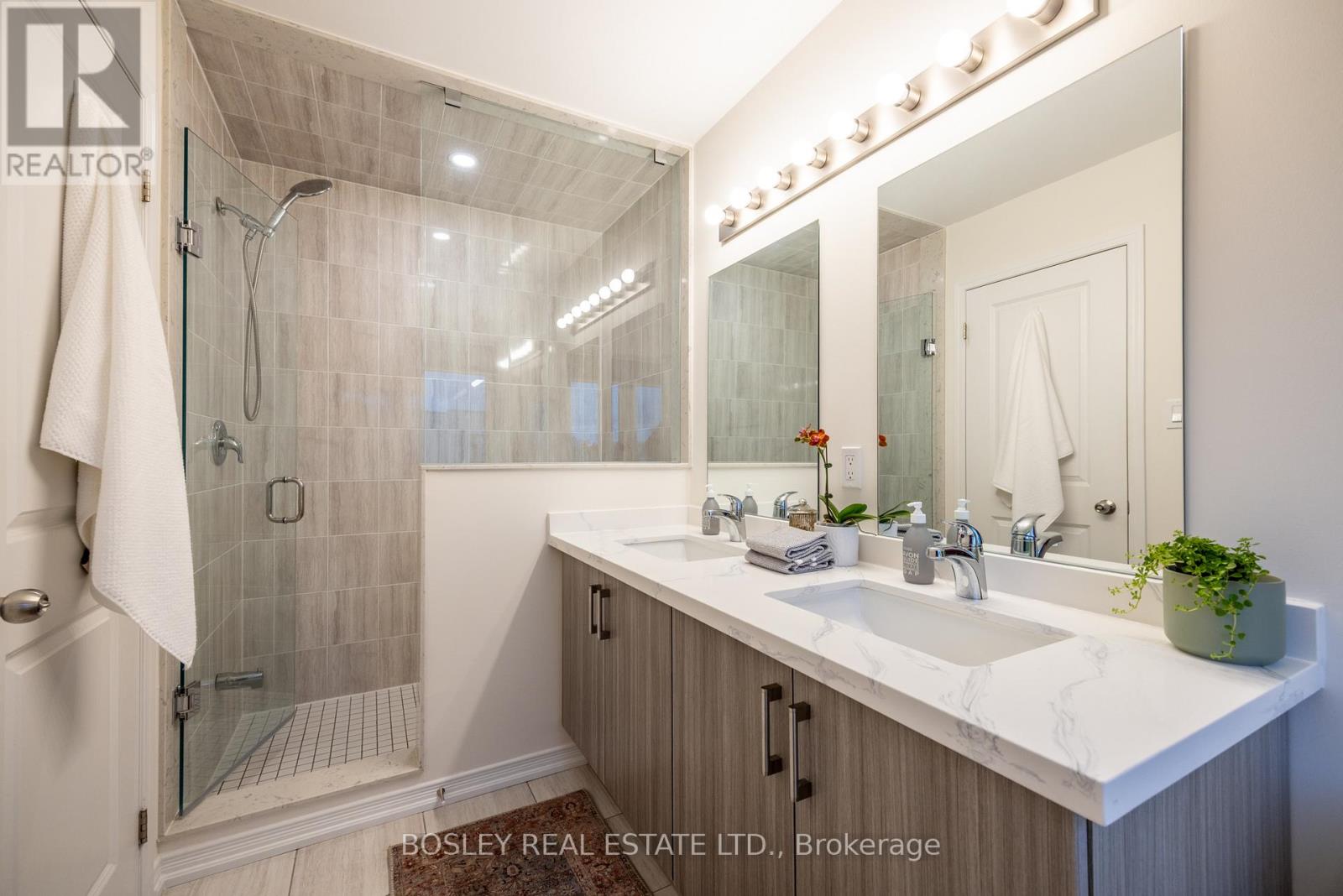 1818 Mitoff Place, Mississauga, Ontario L4W 0E8 - Photo 25 - W12522424