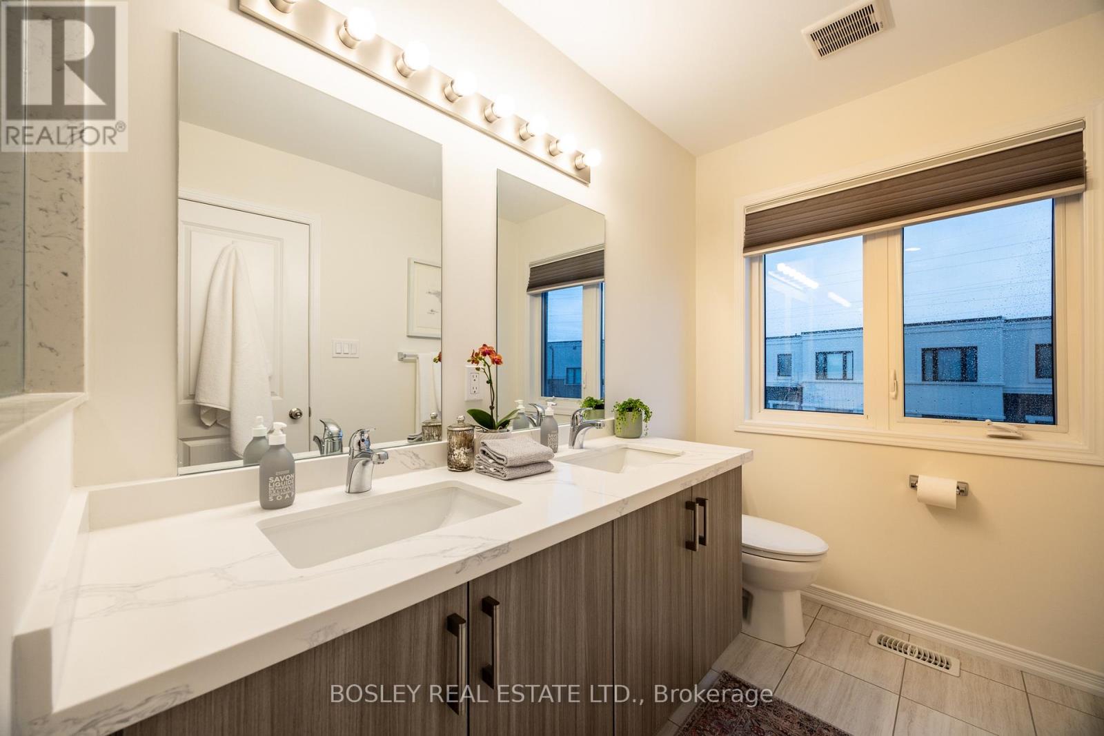 1818 Mitoff Place, Mississauga, Ontario L4W 0E8 - Photo 26 - W12522424