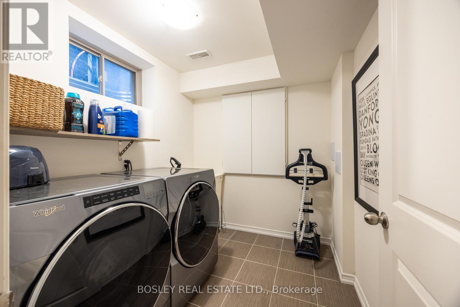 1818 Mitoff Place, Mississauga, Ontario L4W 0E8 - Photo 35 - W12522424