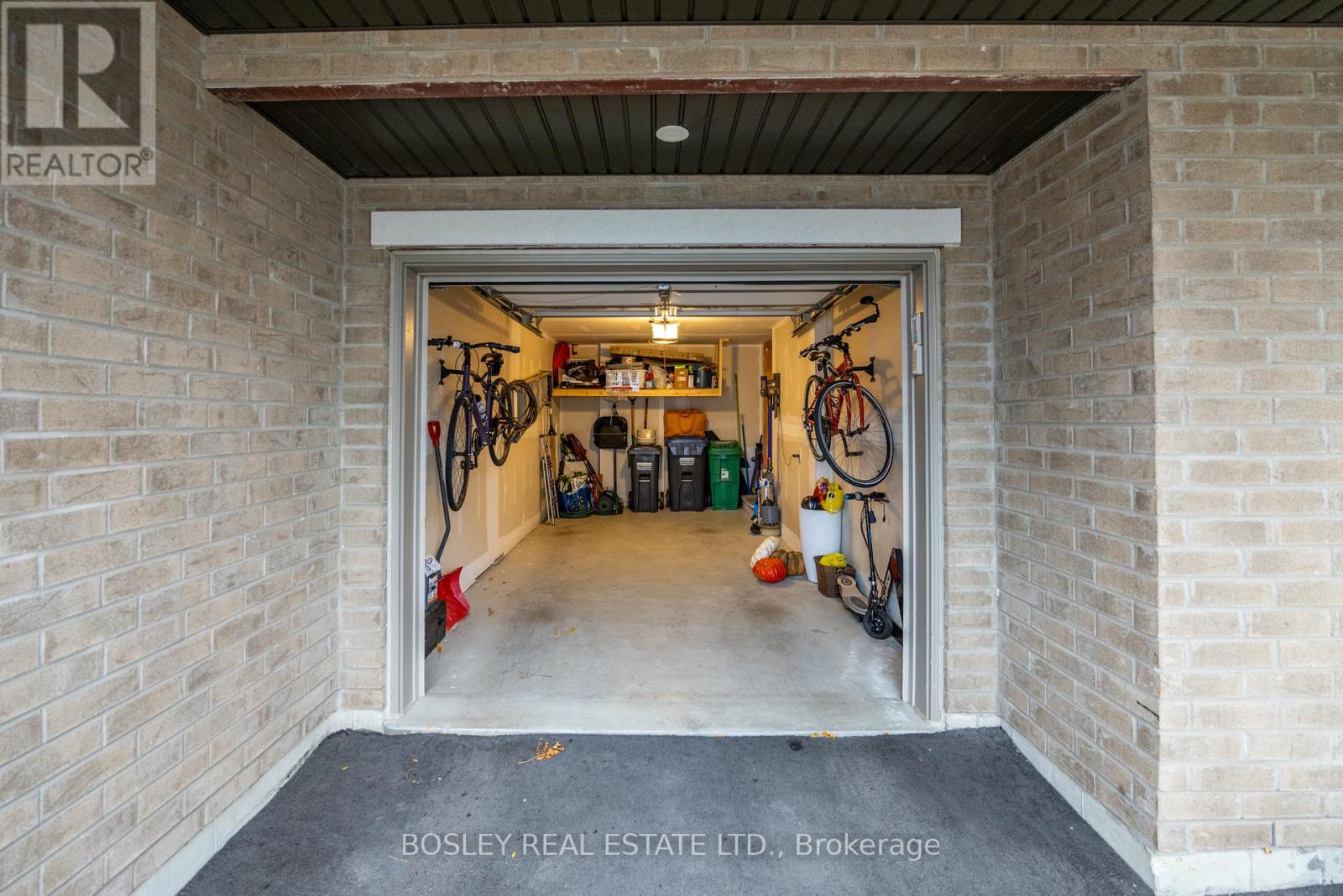 1818 Mitoff Place, Mississauga, Ontario L4W 0E8 - Photo 37 - W12522424