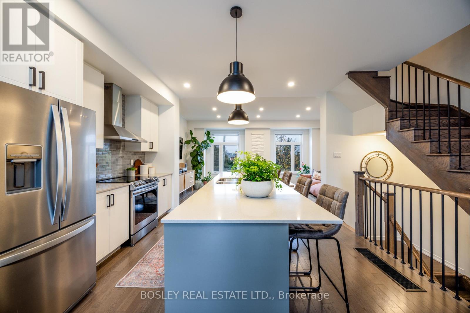 1818 Mitoff Place, Mississauga, Ontario L4W 0E8 - Photo 5 - W12522424