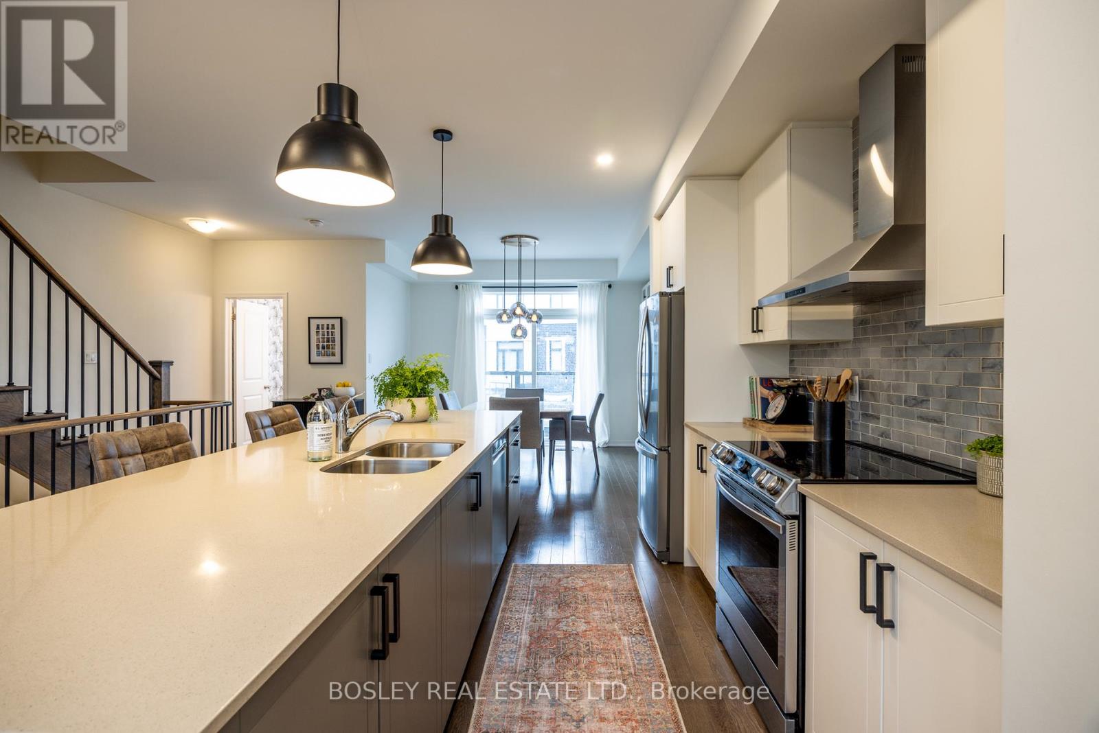 1818 Mitoff Place, Mississauga, Ontario L4W 0E8 - Photo 9 - W12522424