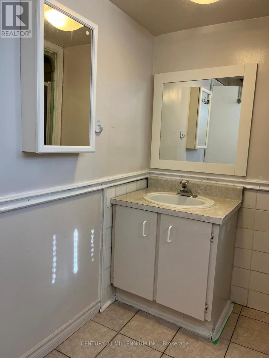 18 Margrath Place, Toronto, Ontario  M9C 4L2 - Photo 12 - W12522428