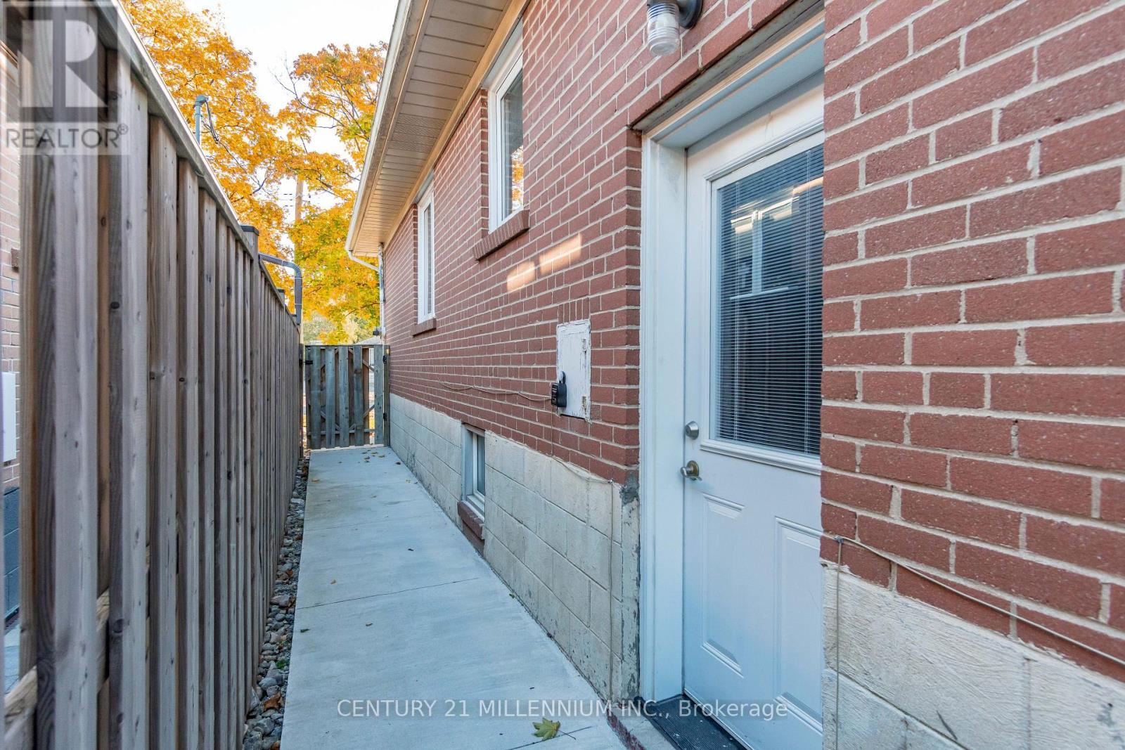 18 Margrath Place, Toronto, Ontario  M9C 4L2 - Photo 4 - W12522428