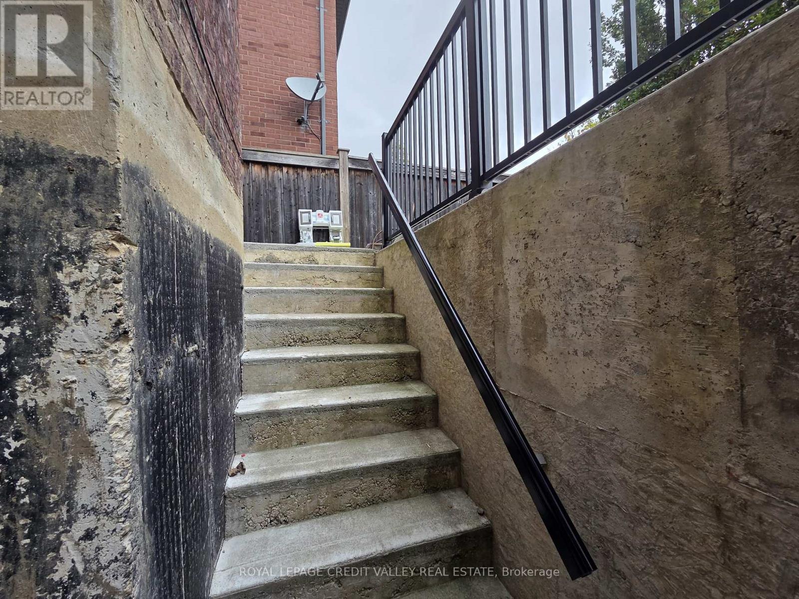 242 Jarrett Xing (Bsmt) Court, Milton, Ontario L9T 6Z9 - Photo 3 - W12522432