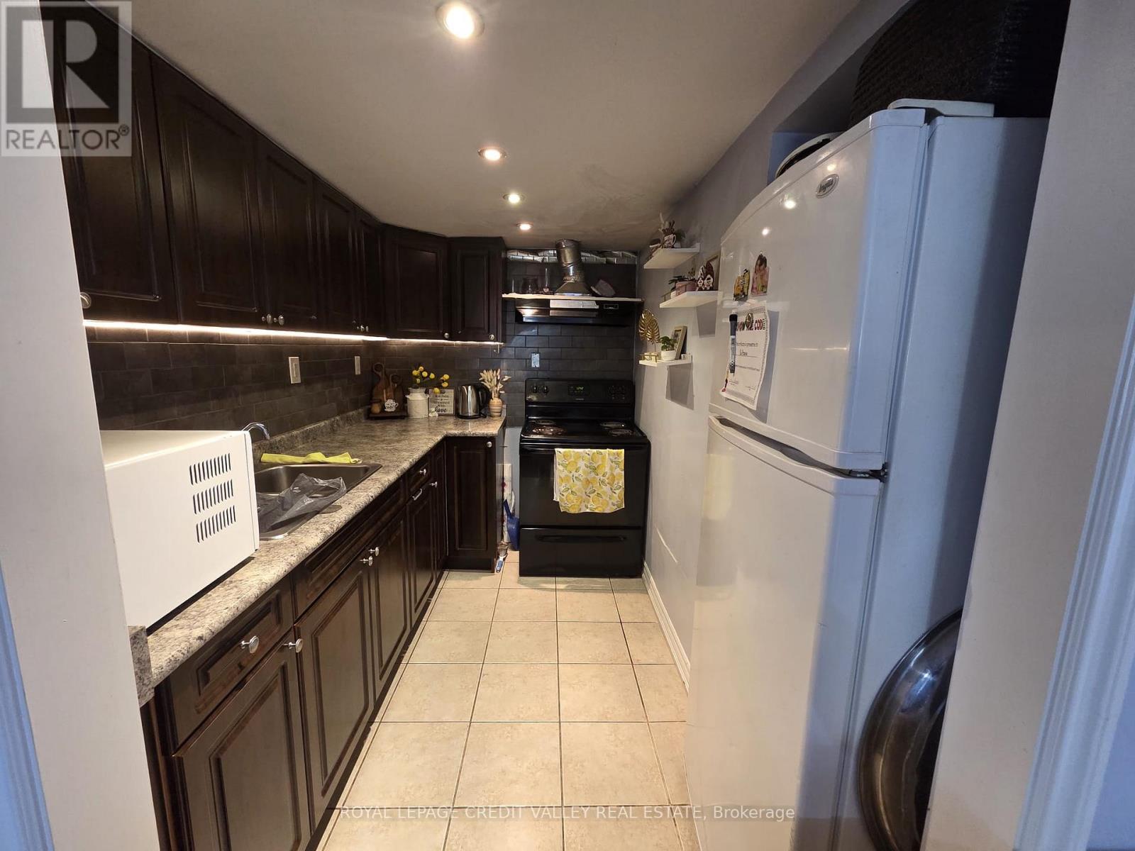 242 Jarrett Xing (Bsmt) Court, Milton, Ontario L9T 6Z9 - Photo 5 - W12522432