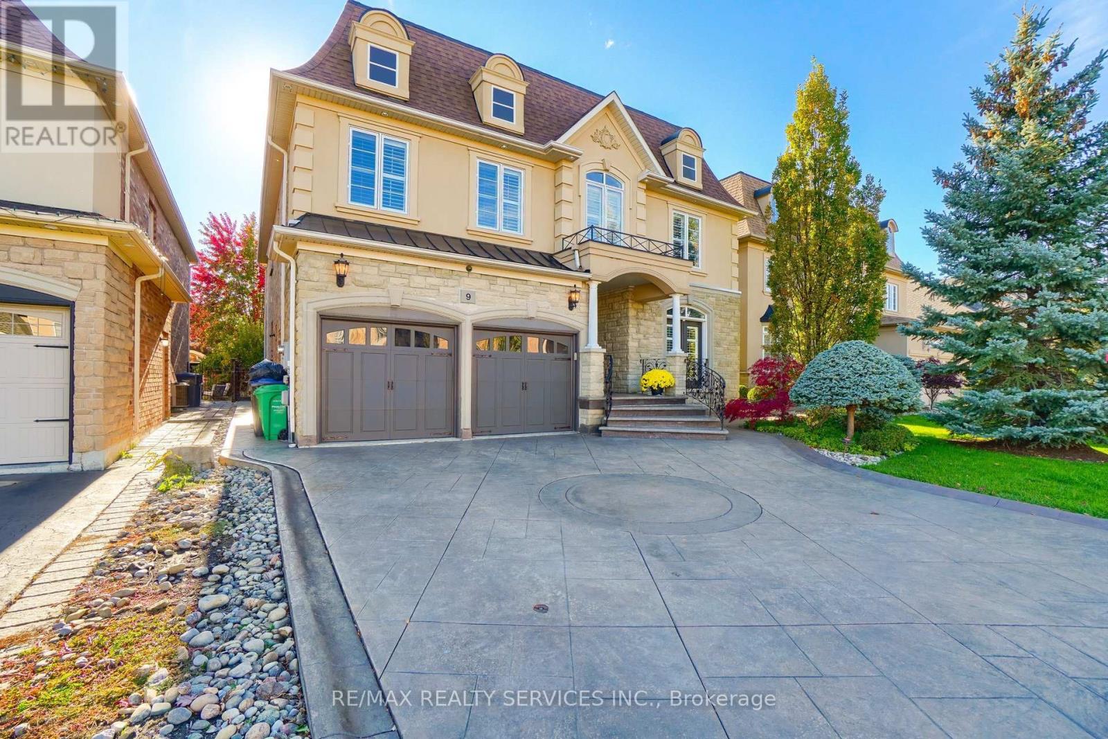 9 Concorde Drive, Brampton, Ontario L6P 1V3 - Photo 2 - W12522446