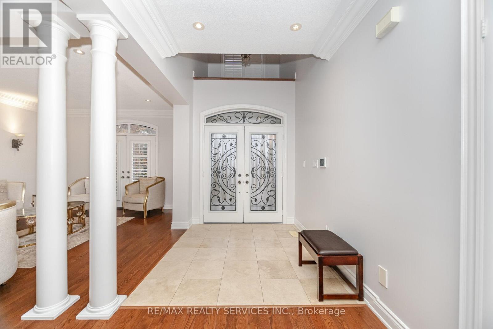 9 Concorde Drive, Brampton, Ontario L6P 1V3 - Photo 5 - W12522446