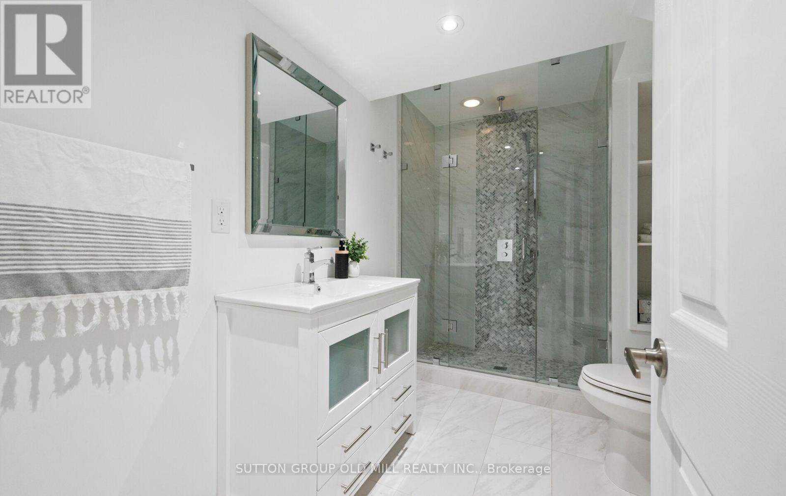 3304 Stalybridge Drive, Oakville, Ontario L6M 0K8 - Photo 37 - W12522450