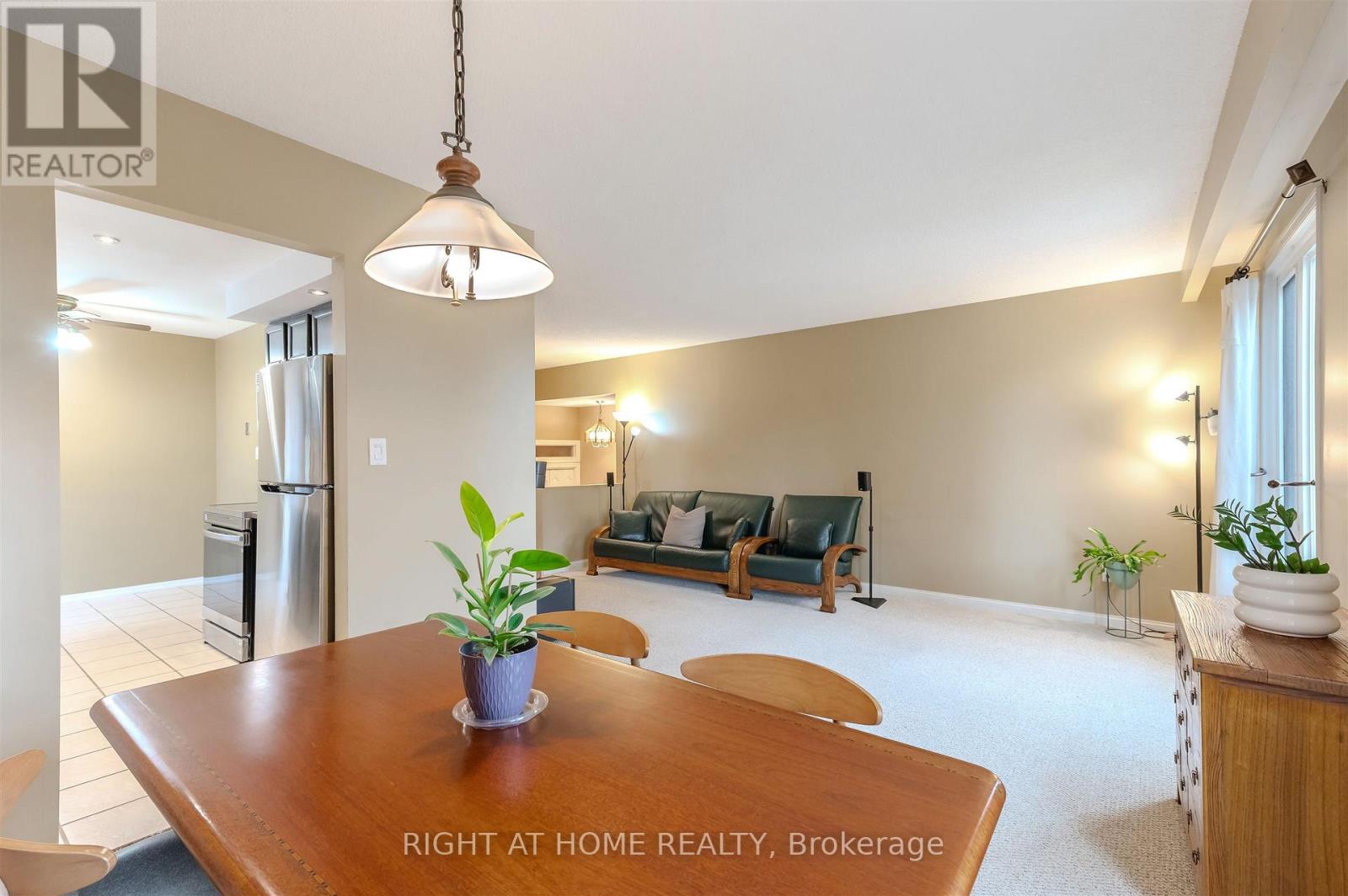 1033 Havendale Boulevard, Burlington, Ontario L7P 3P7 - Photo 10 - W12522522