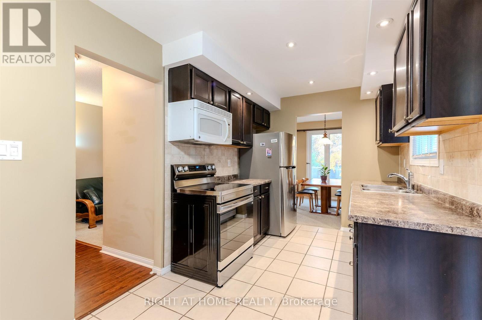 1033 Havendale Boulevard, Burlington, Ontario L7P 3P7 - Photo 14 - W12522522