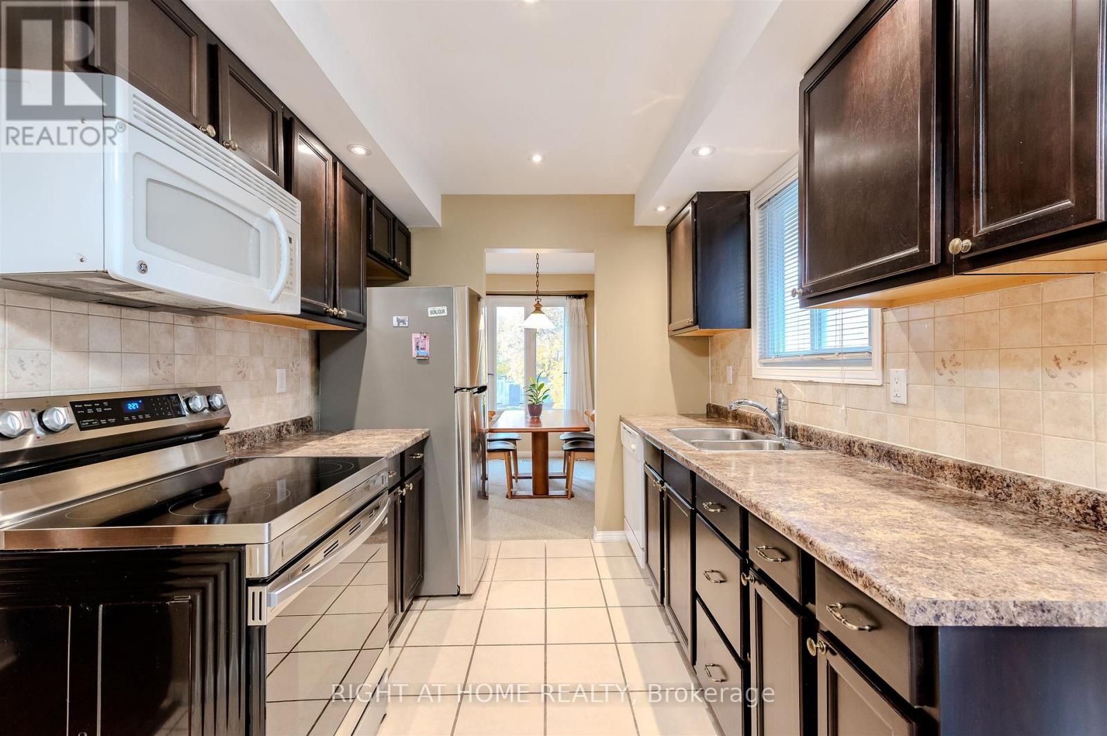 1033 Havendale Boulevard, Burlington, Ontario L7P 3P7 - Photo 15 - W12522522