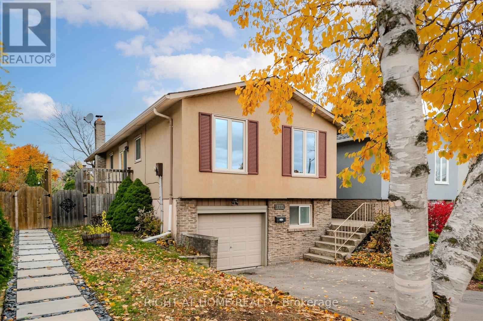 1033 Havendale Boulevard, Burlington, Ontario L7P 3P7 - Photo 3 - W12522522