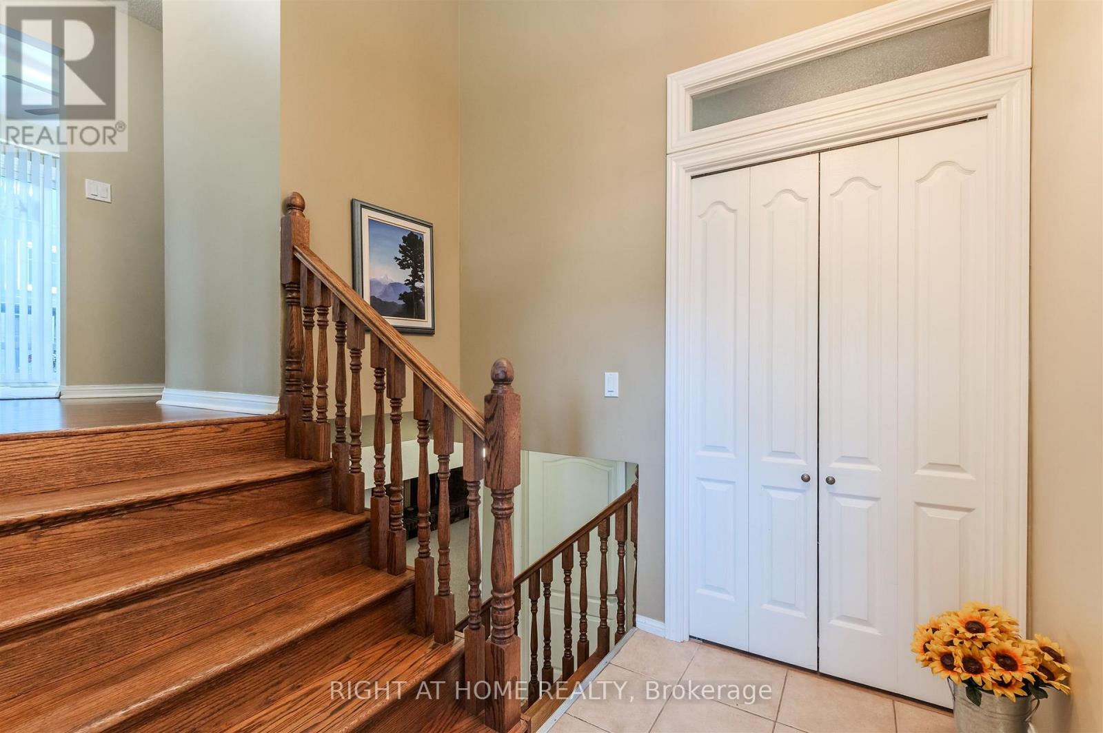 1033 Havendale Boulevard, Burlington, Ontario L7P 3P7 - Photo 4 - W12522522