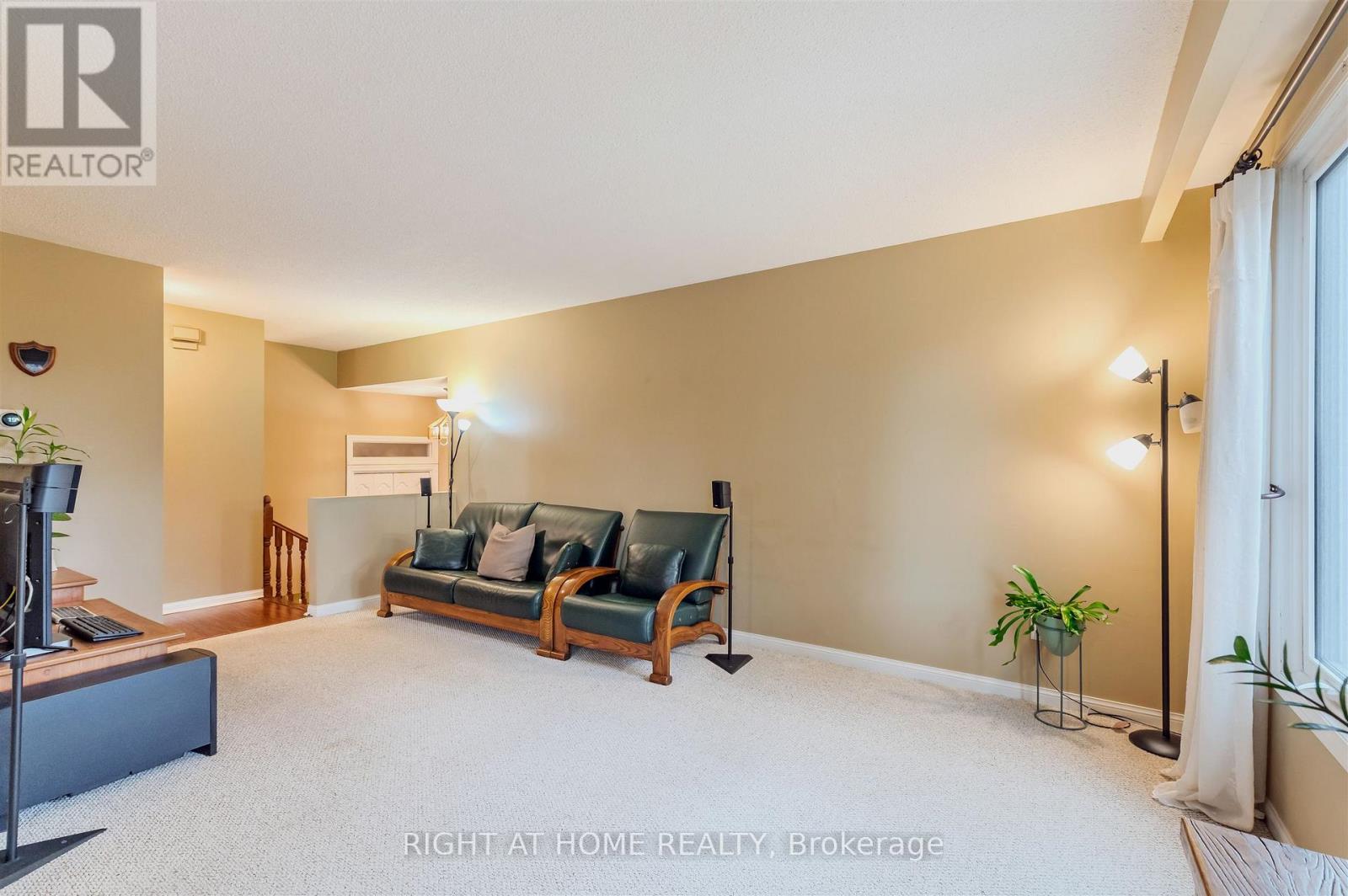 1033 Havendale Boulevard, Burlington, Ontario L7P 3P7 - Photo 6 - W12522522