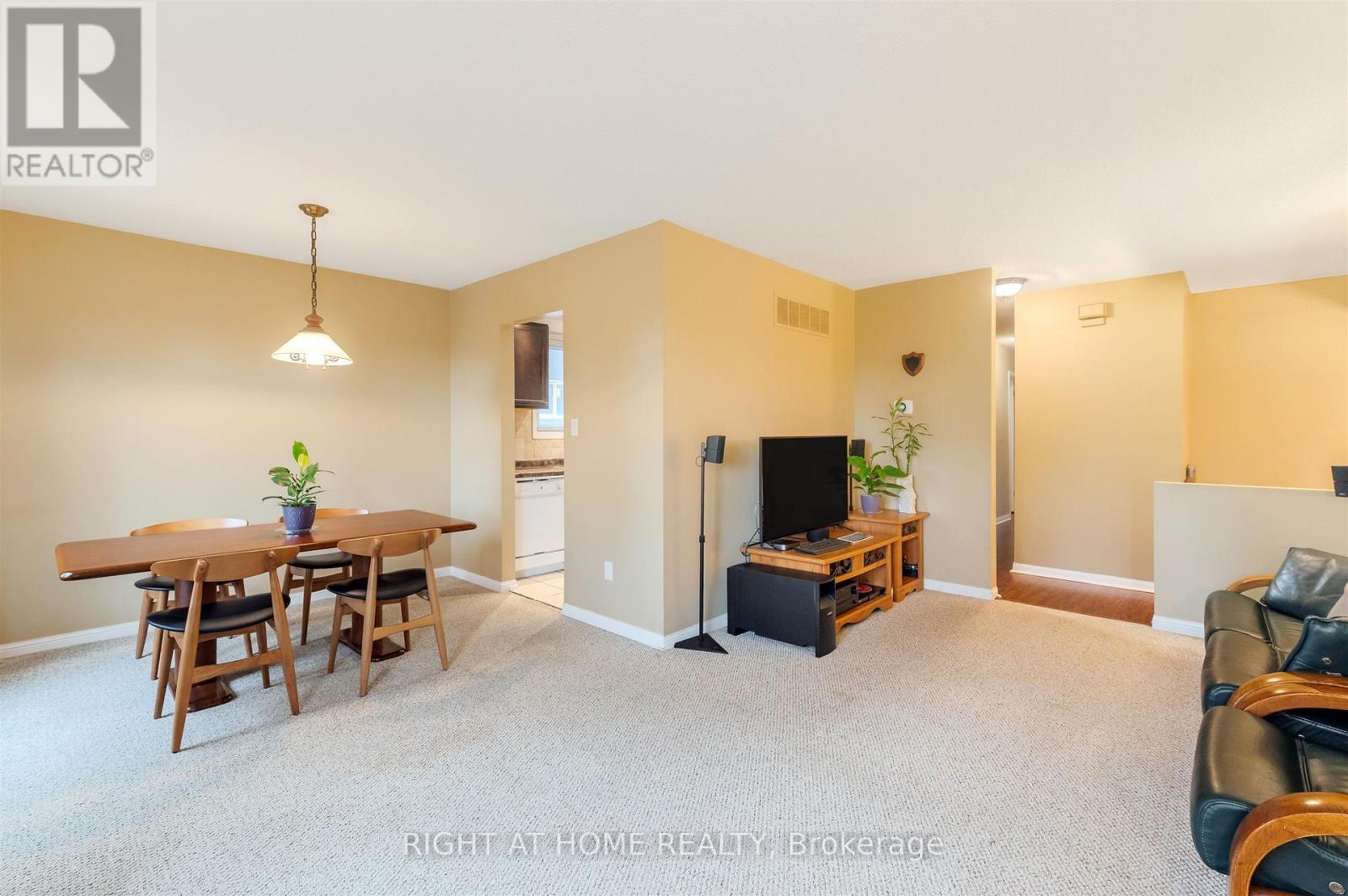 1033 Havendale Boulevard, Burlington, Ontario L7P 3P7 - Photo 7 - W12522522