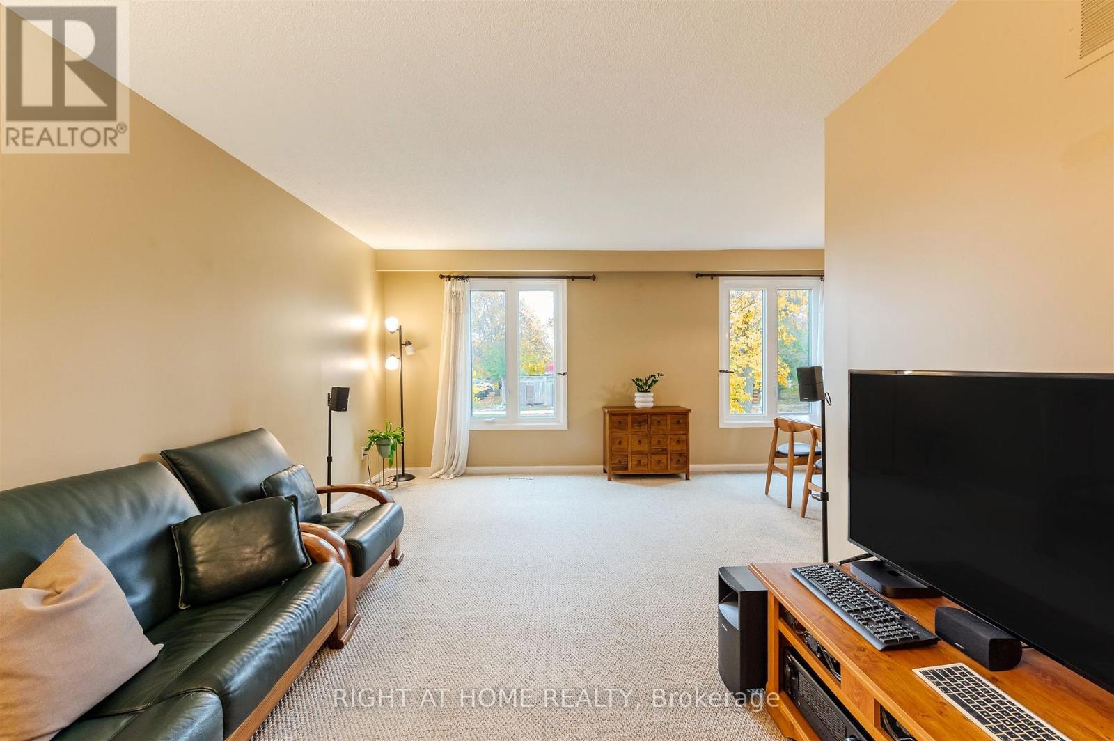 1033 Havendale Boulevard, Burlington, Ontario L7P 3P7 - Photo 8 - W12522522