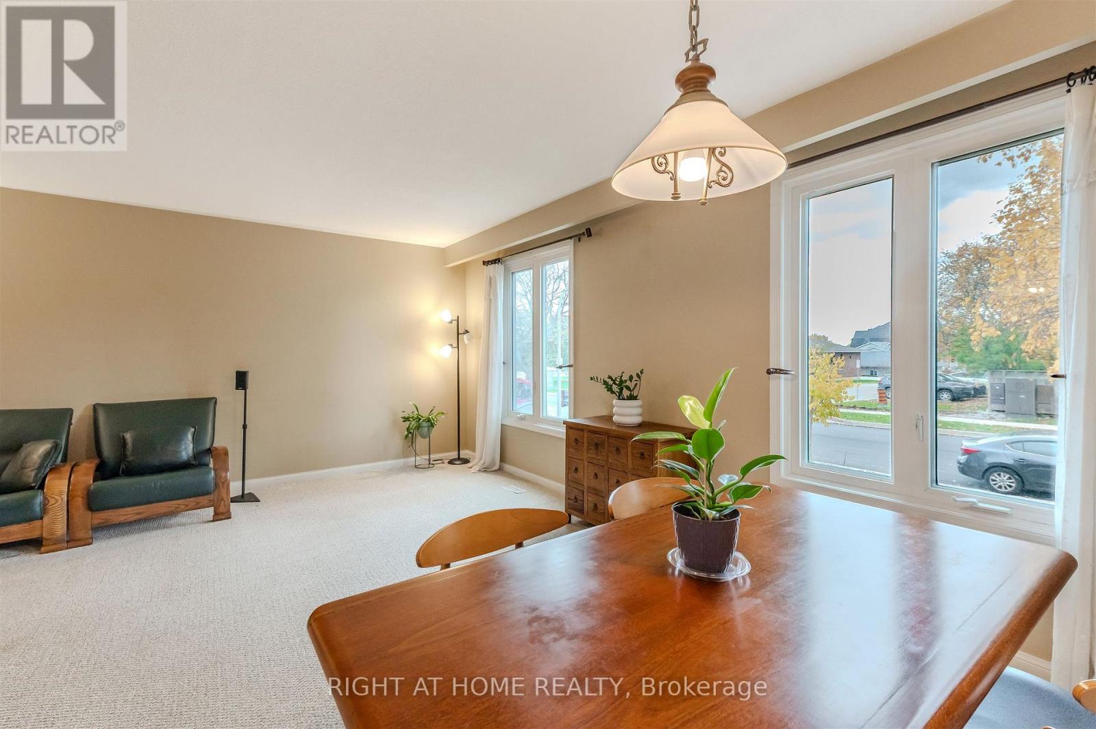 1033 Havendale Boulevard, Burlington, Ontario L7P 3P7 - Photo 9 - W12522522