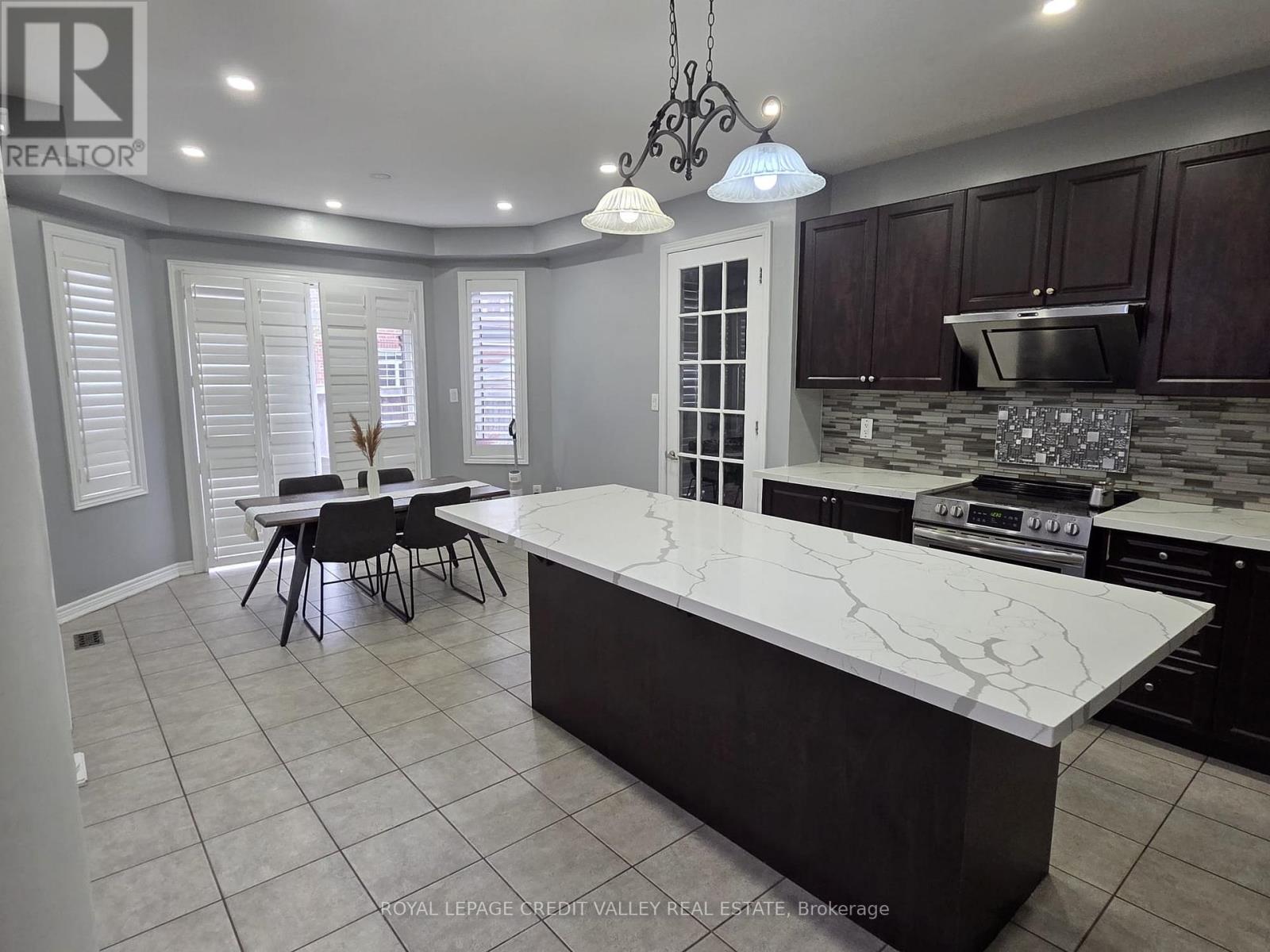 242 Jarrett Crossing Court, Milton, Ontario L9T 6Z9 - Photo 13 - W12522524