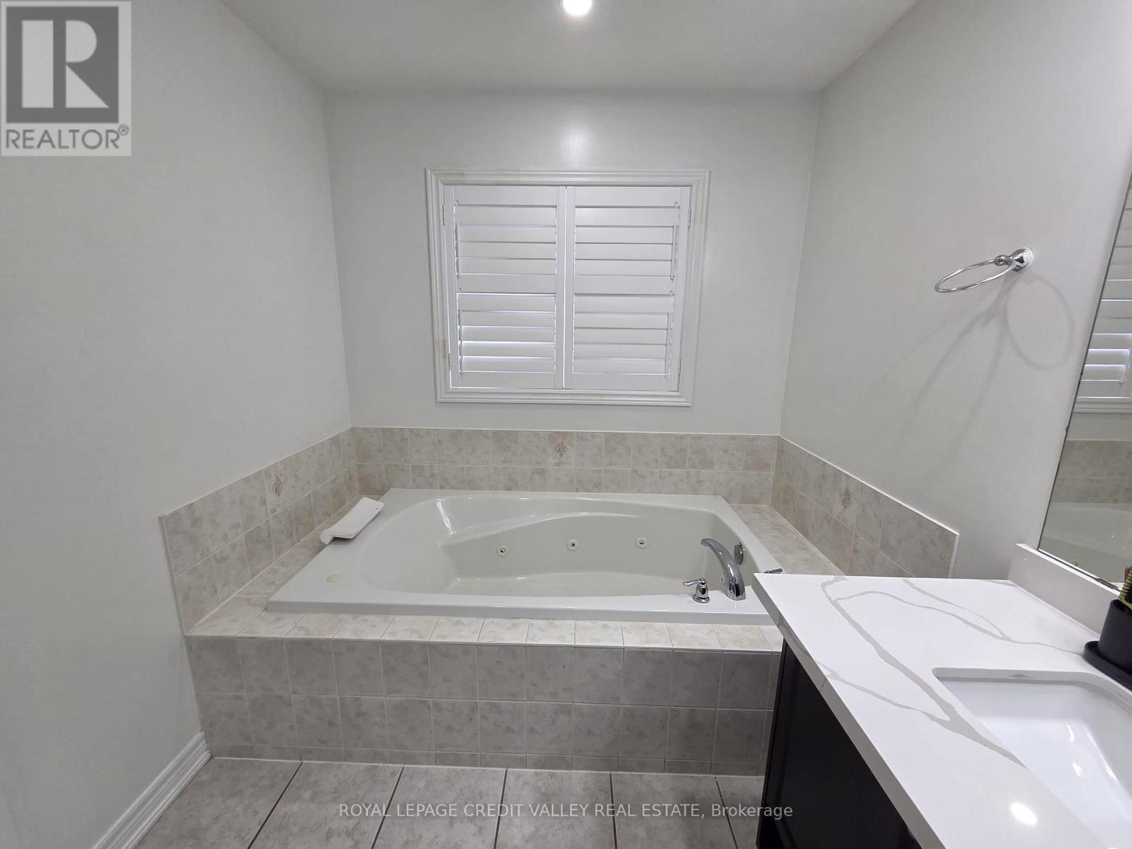 242 Jarrett Crossing Court, Milton, Ontario L9T 6Z9 - Photo 25 - W12522524