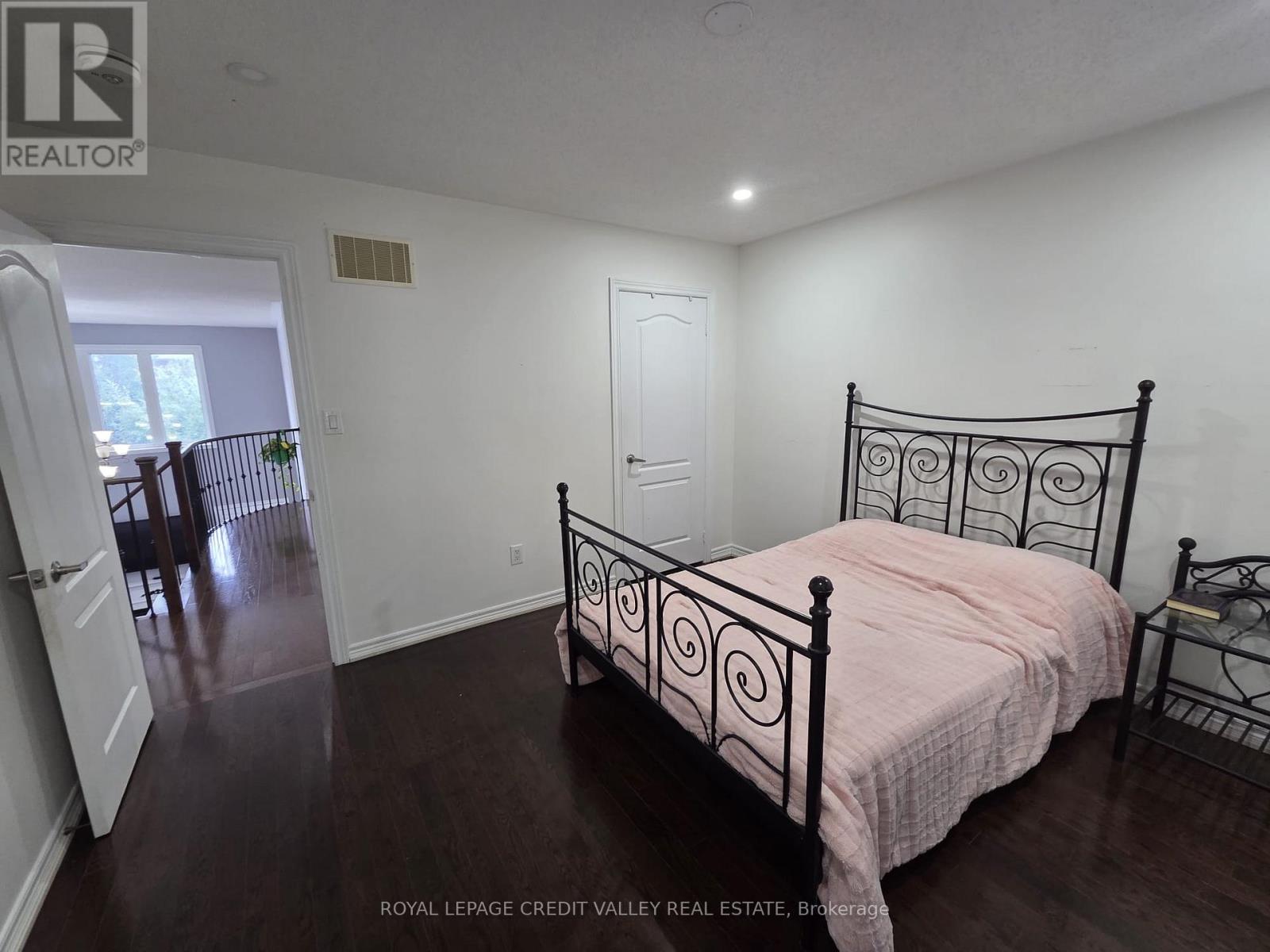 242 Jarrett Crossing Court, Milton, Ontario L9T 6Z9 - Photo 28 - W12522524