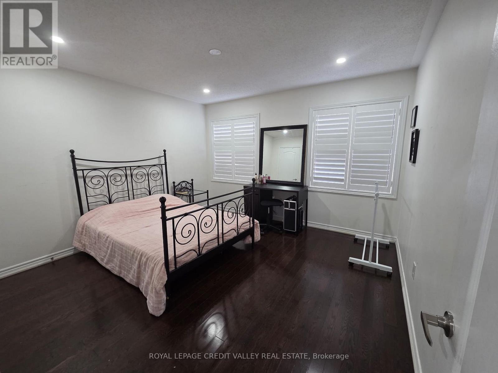 242 Jarrett Crossing Court, Milton, Ontario L9T 6Z9 - Photo 32 - W12522524