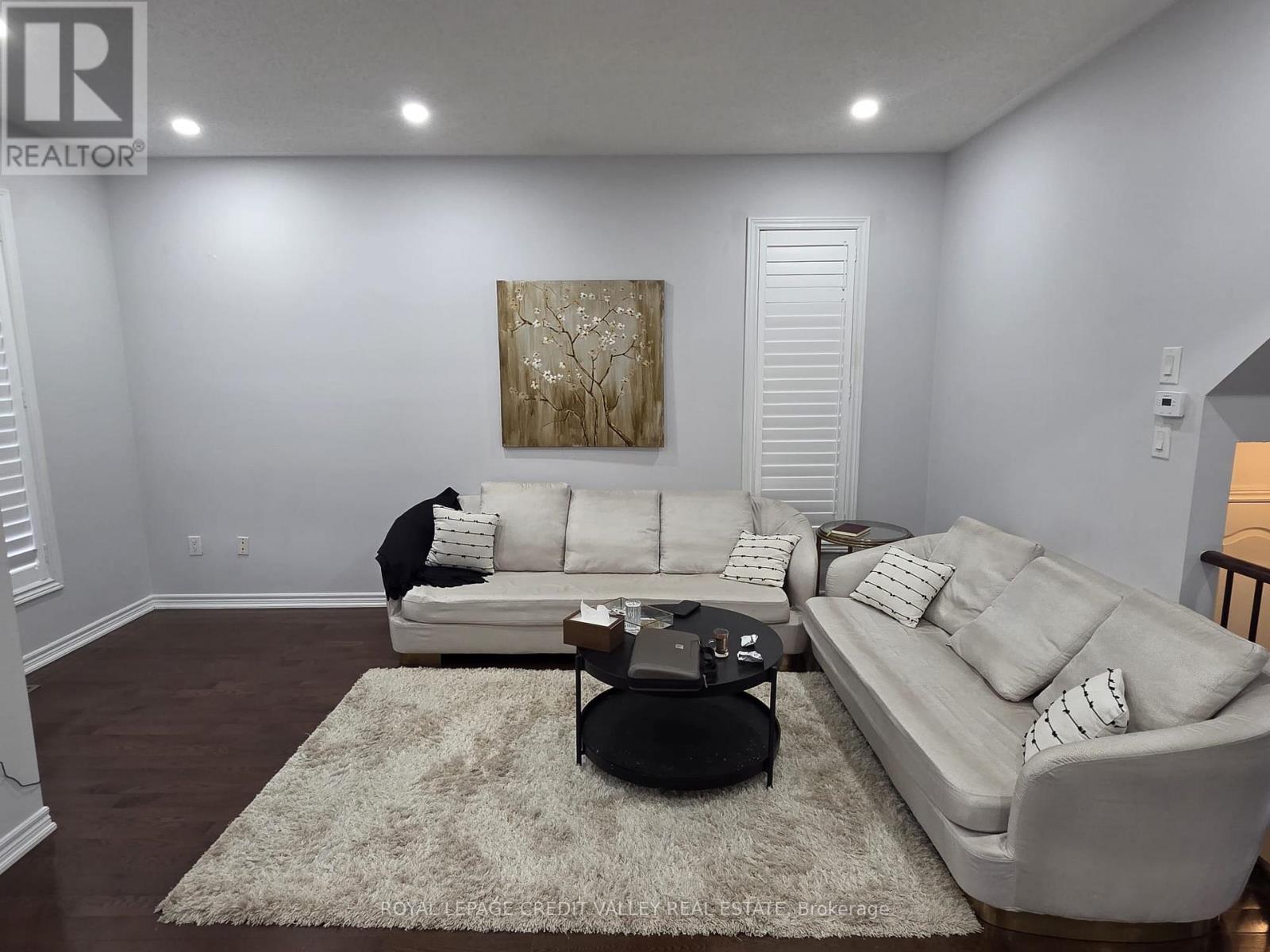 242 Jarrett Crossing Court, Milton, Ontario L9T 6Z9 - Photo 5 - W12522524