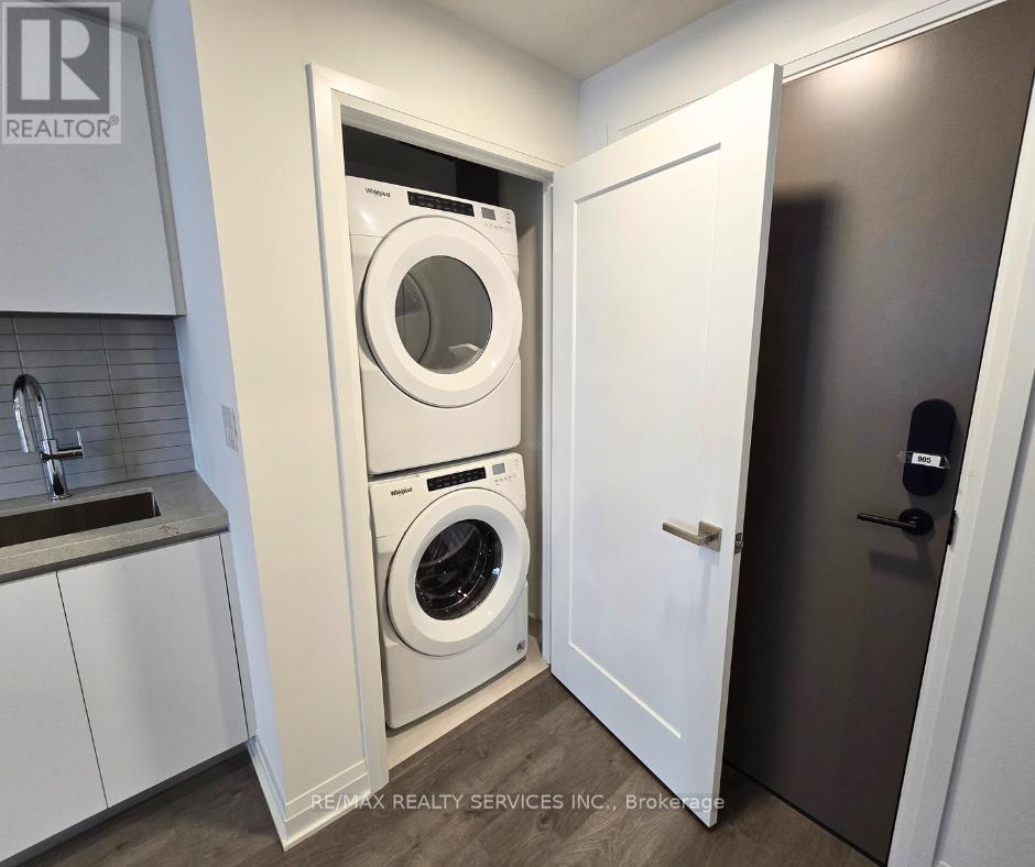 4023 The Exchange, Mississauga, Ontario  L5B 0N4 - Photo 9 - W12522526