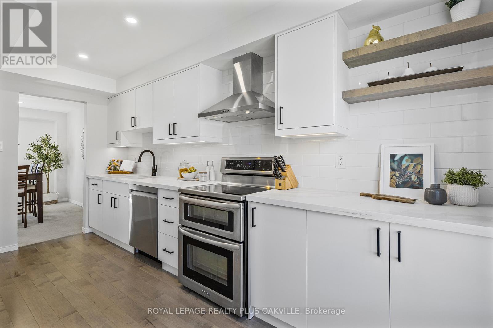 34 - 2272 Mowat Avenue, Oakville, Ontario  L6H 5L8 - Photo 2 - W12522568