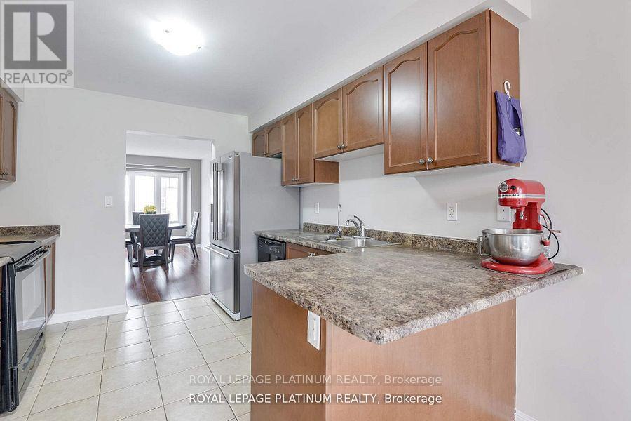 12 Ganton Heights, Brampton, Ontario  L7A 0P7 - Photo 11 - W12522618