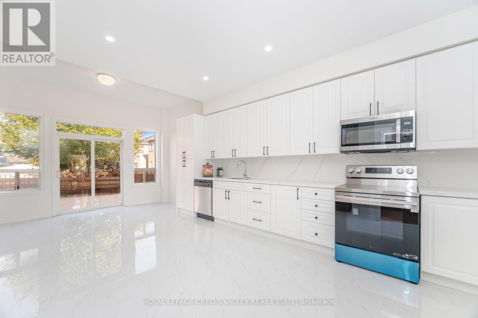 70 Blue Diamond Drive, Brampton, Ontario L6S 6K3 - Photo 10 - W12522624