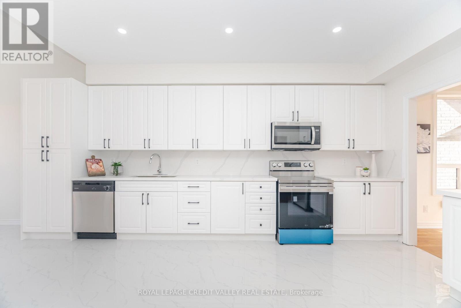 70 Blue Diamond Drive, Brampton, Ontario L6S 6K3 - Photo 12 - W12522624