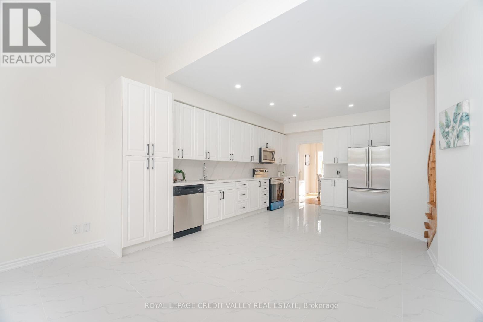 70 Blue Diamond Drive, Brampton, Ontario L6S 6K3 - Photo 14 - W12522624