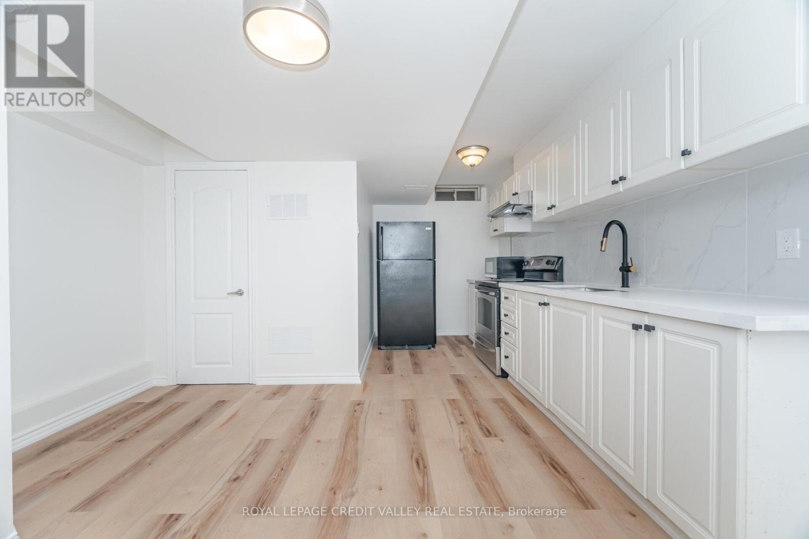 70 Blue Diamond Drive, Brampton, Ontario L6S 6K3 - Photo 38 - W12522624