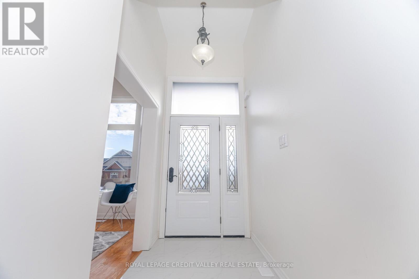 70 Blue Diamond Drive, Brampton, Ontario L6S 6K3 - Photo 4 - W12522624