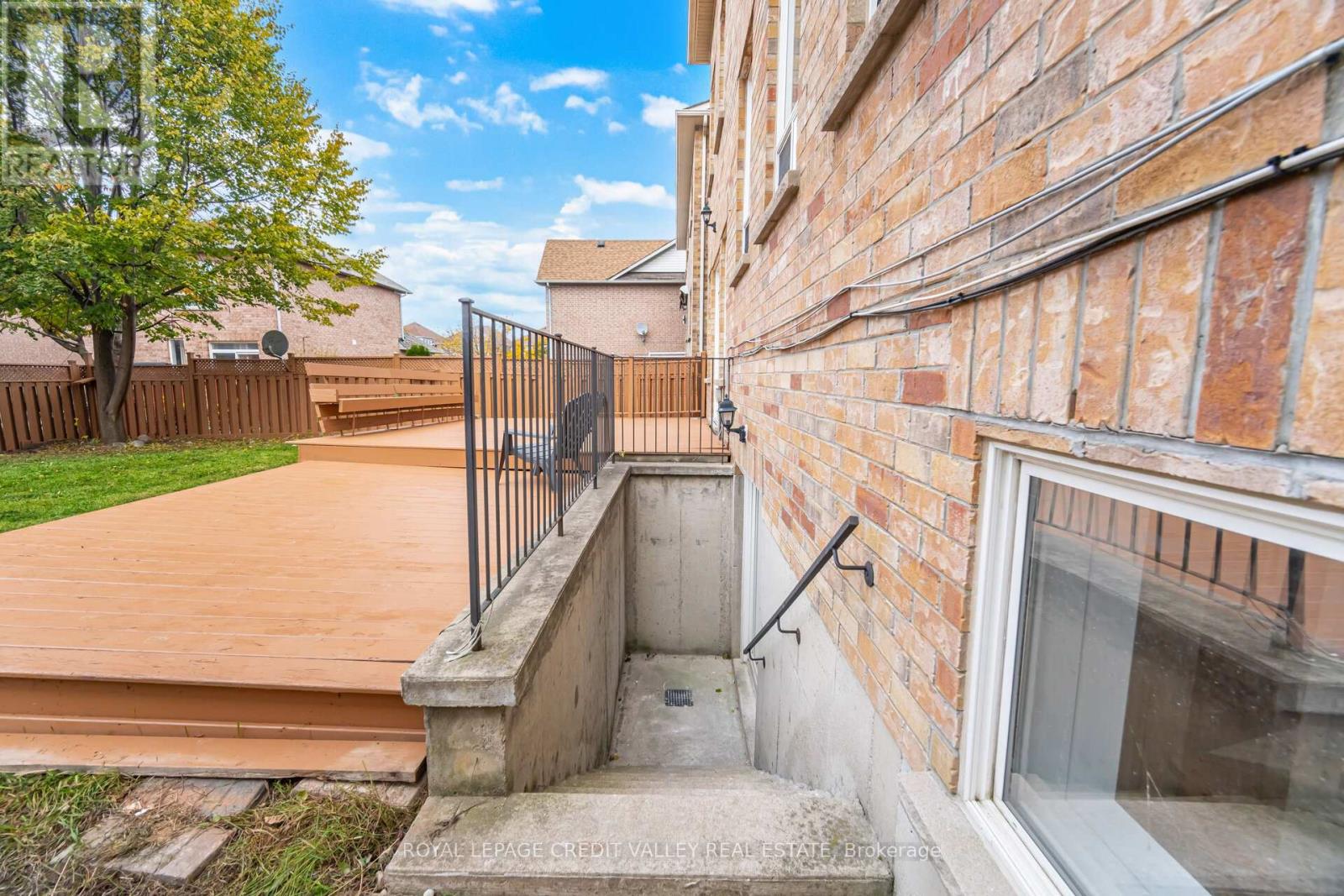 70 Blue Diamond Drive, Brampton, Ontario L6S 6K3 - Photo 44 - W12522624