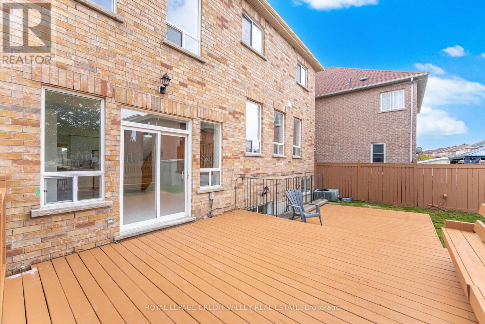 70 Blue Diamond Drive, Brampton, Ontario L6S 6K3 - Photo 46 - W12522624