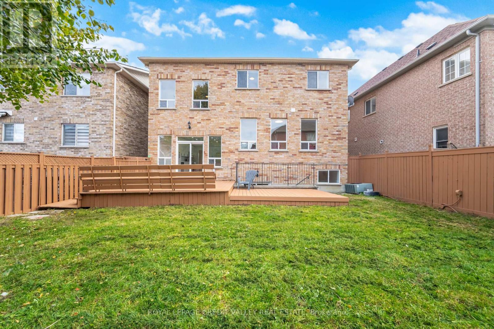 70 Blue Diamond Drive, Brampton, Ontario L6S 6K3 - Photo 50 - W12522624