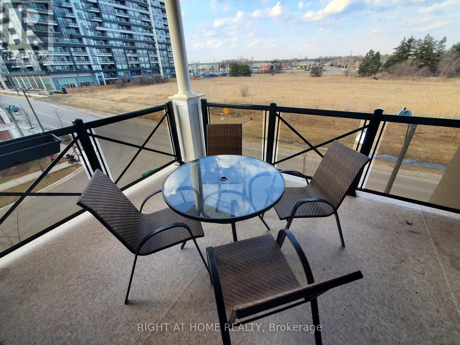 #301 - 272 Georgian Drive, Oakville, Ontario L6H 7K1 - Photo 4 - W12522638