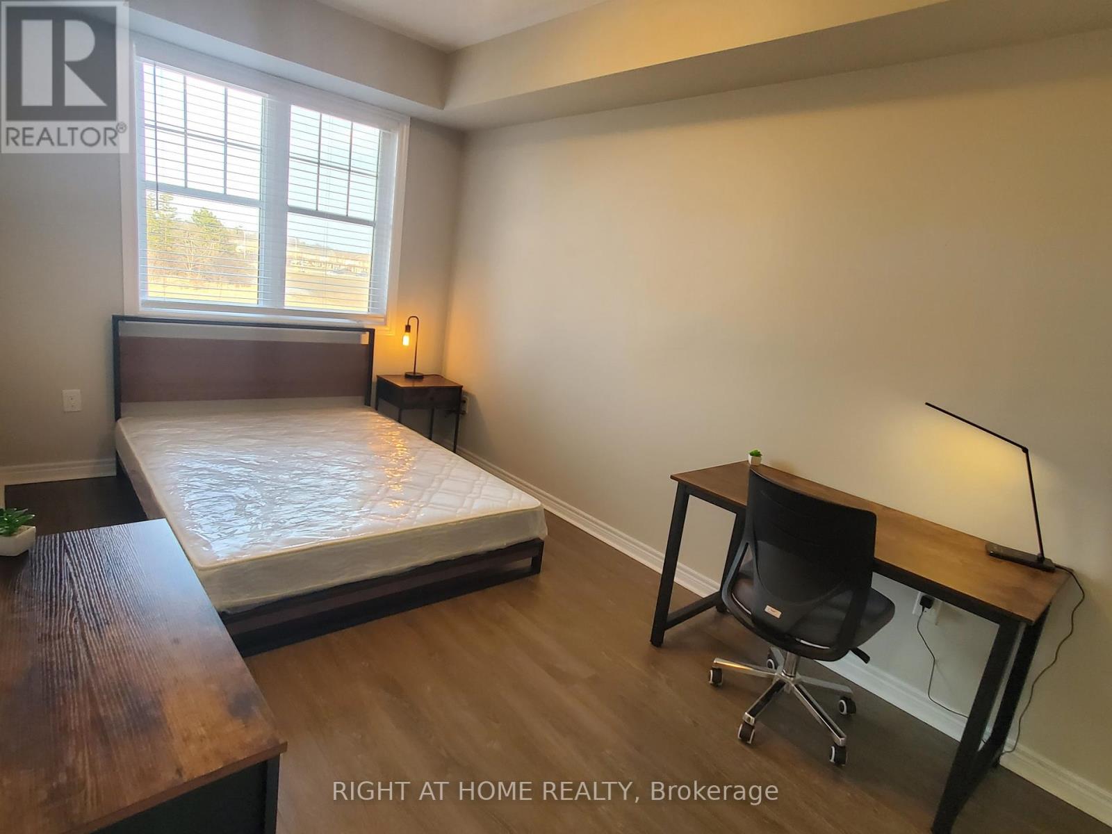 #301 - 272 Georgian Drive, Oakville, Ontario L6H 7K1 - Photo 7 - W12522638