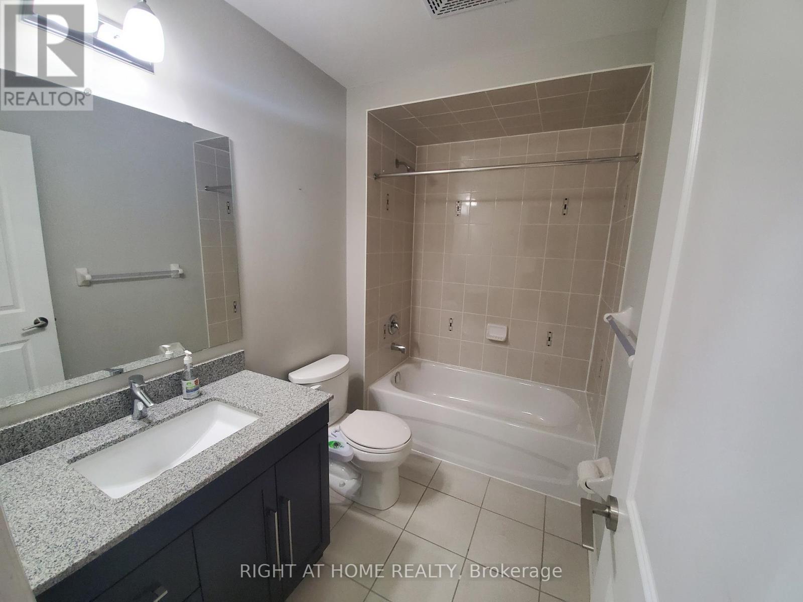 #301 - 272 Georgian Drive, Oakville, Ontario L6H 7K1 - Photo 8 - W12522638