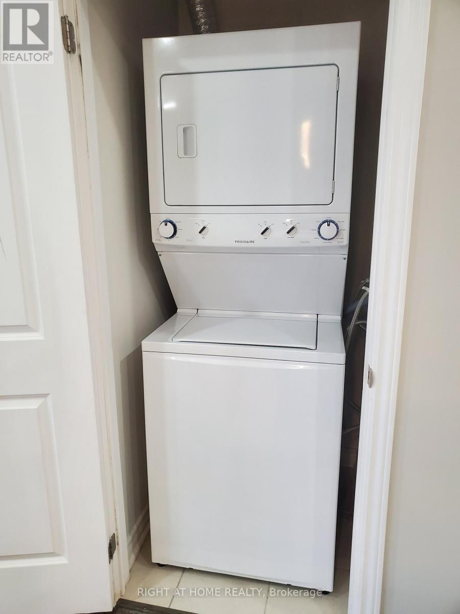 #301 - 272 Georgian Drive, Oakville, Ontario L6H 7K1 - Photo 9 - W12522638