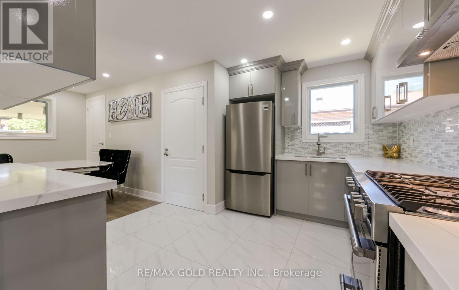 15 Flavian Crescent, Brampton, Ontario  L6T 3P2 - Photo 10 - W12522672