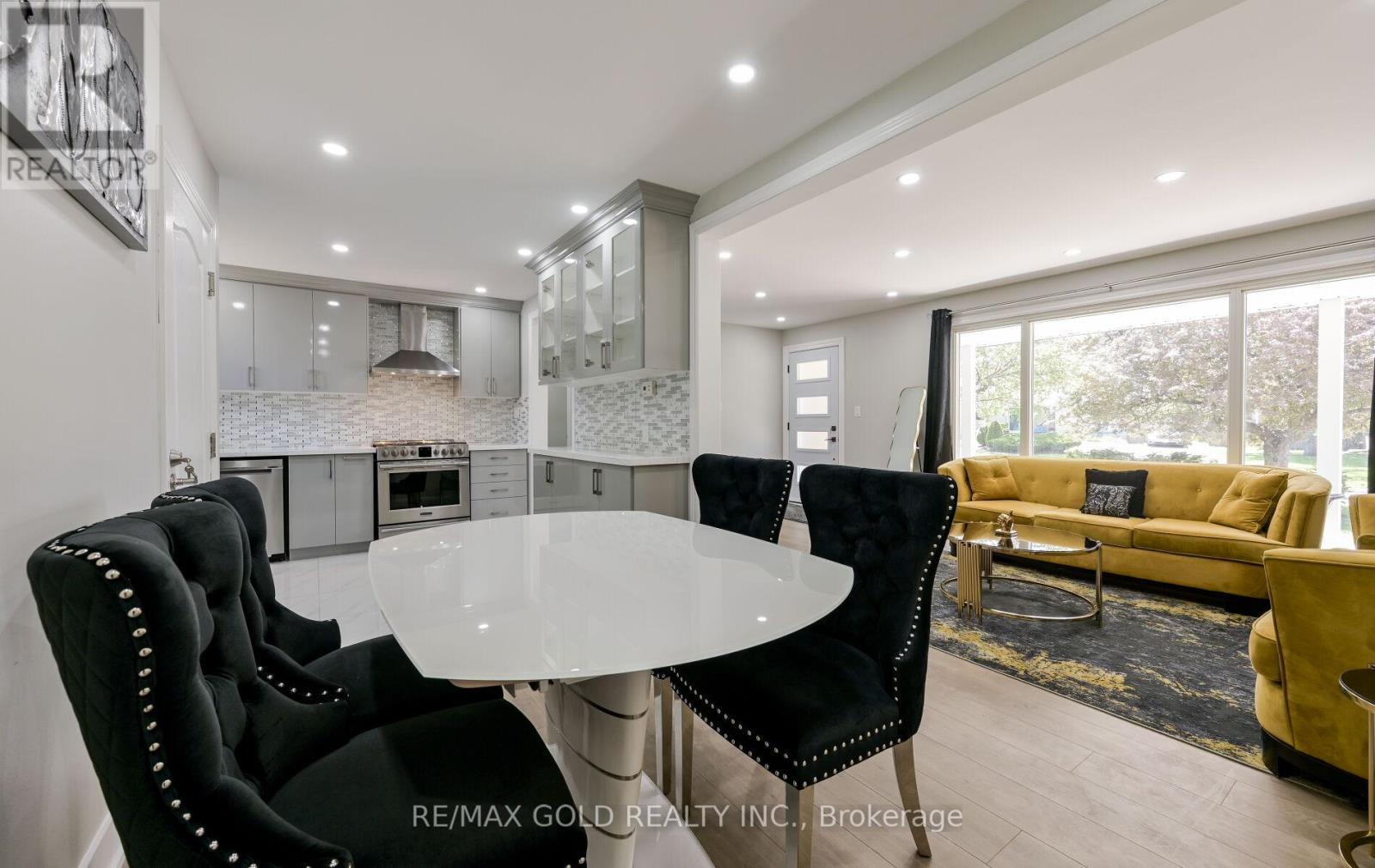 15 Flavian Crescent, Brampton, Ontario  L6T 3P2 - Photo 5 - W12522672