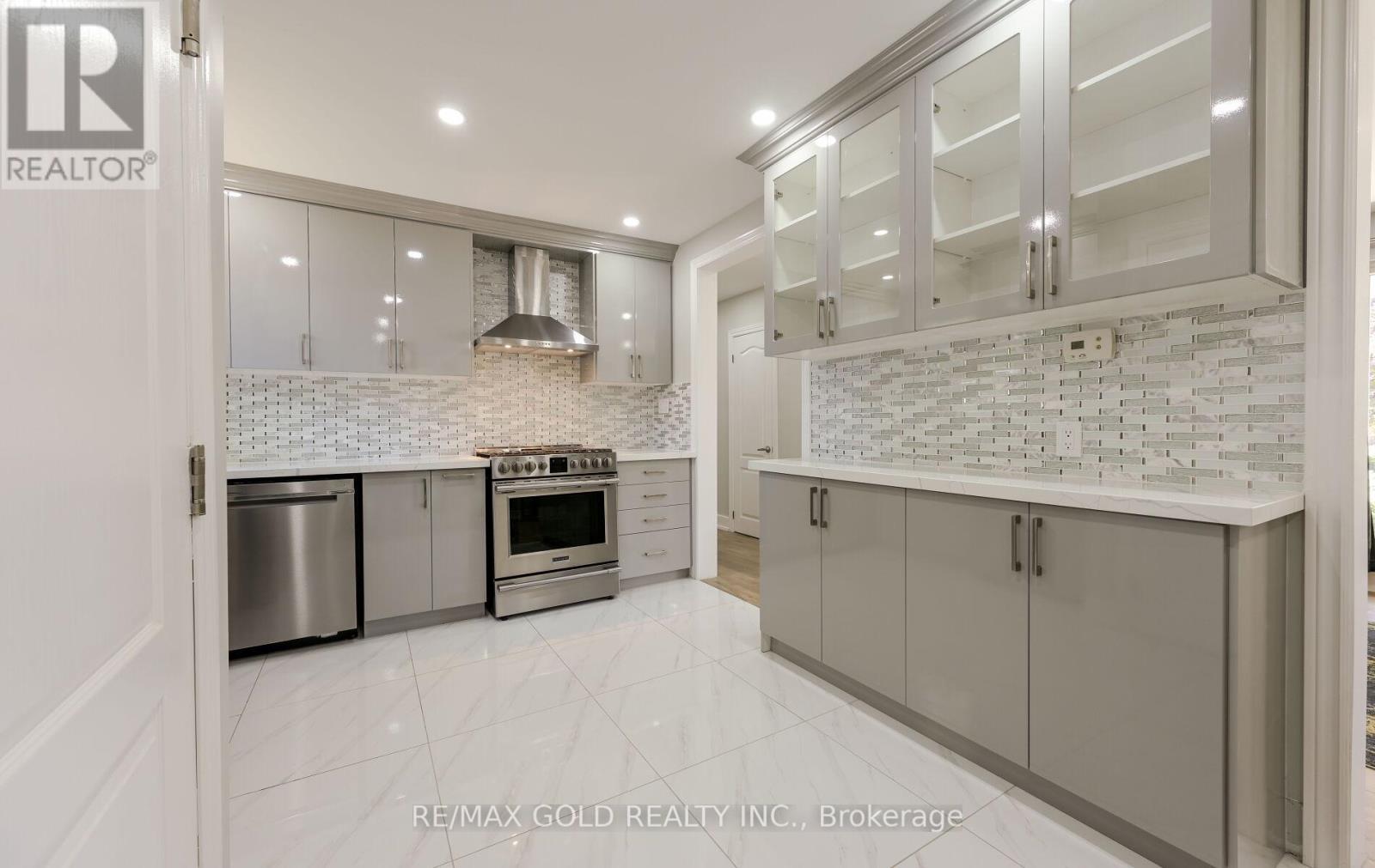 15 Flavian Crescent, Brampton, Ontario  L6T 3P2 - Photo 7 - W12522672