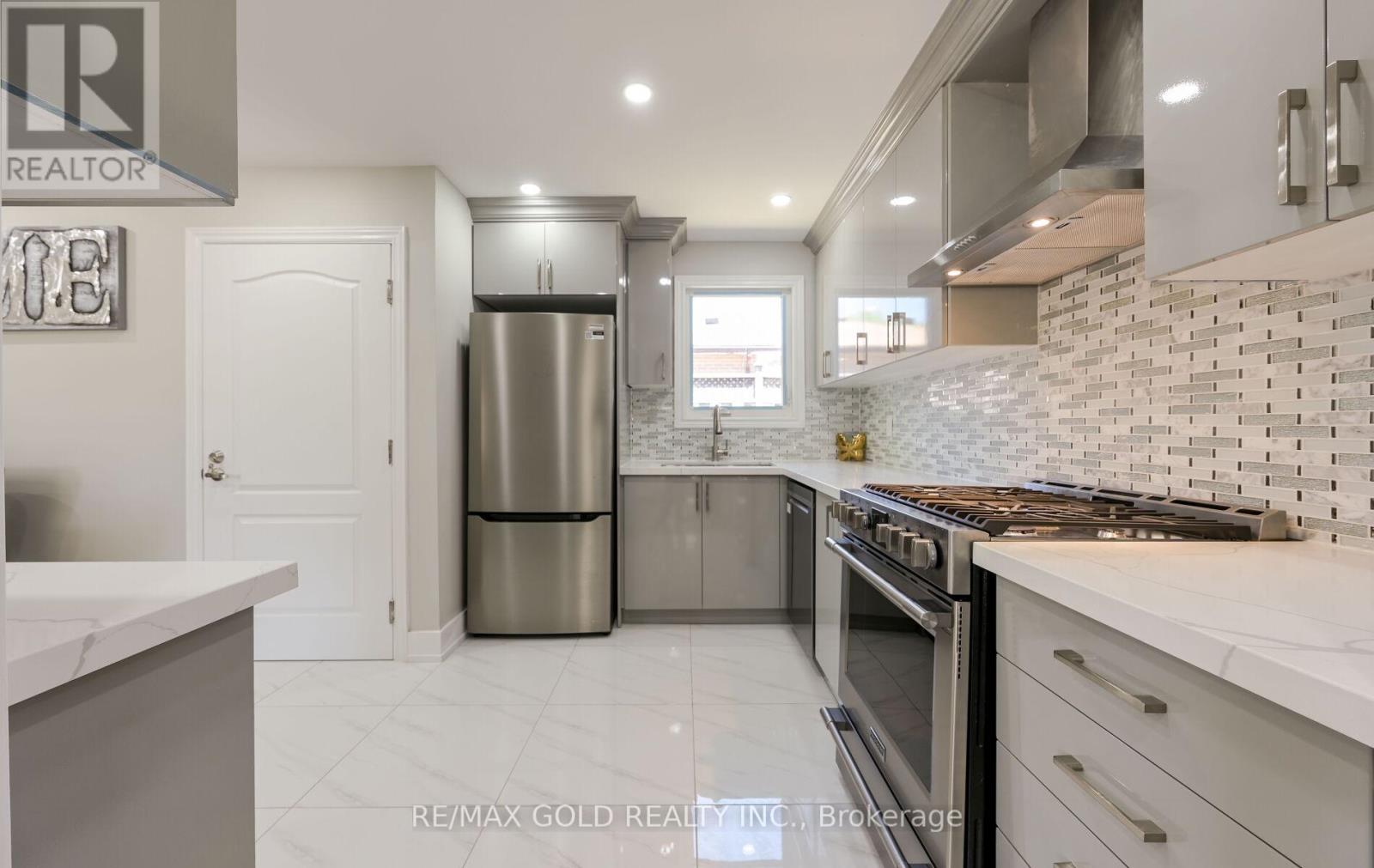 15 Flavian Crescent, Brampton, Ontario  L6T 3P2 - Photo 8 - W12522672