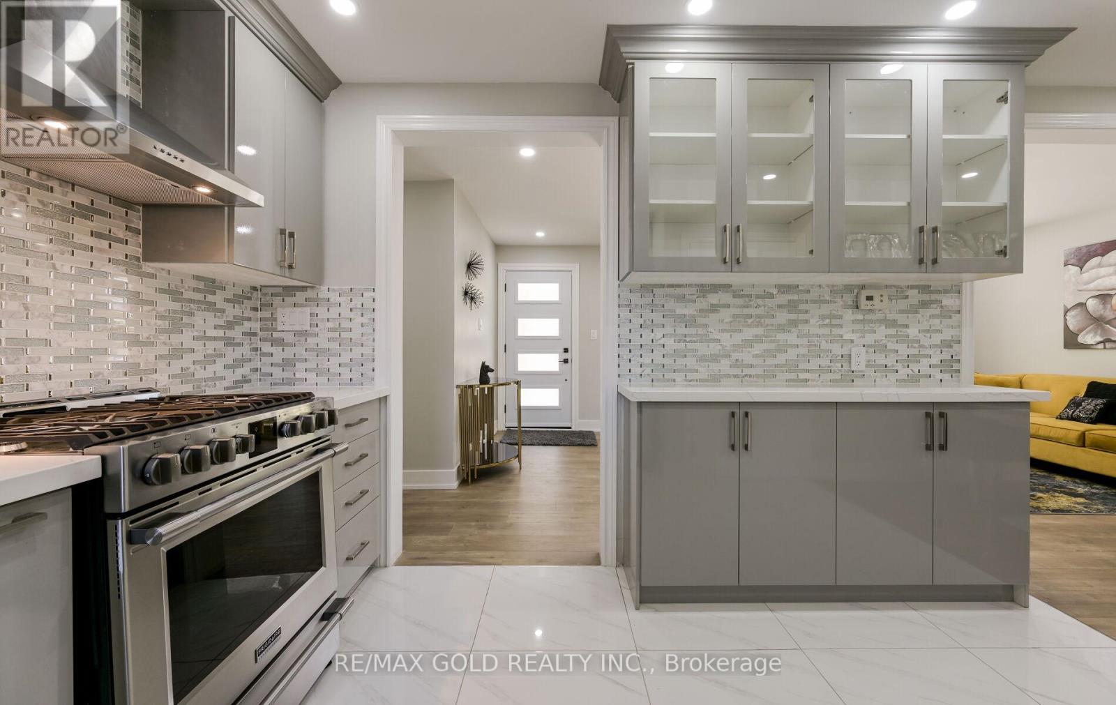 15 Flavian Crescent, Brampton, Ontario  L6T 3P2 - Photo 9 - W12522672