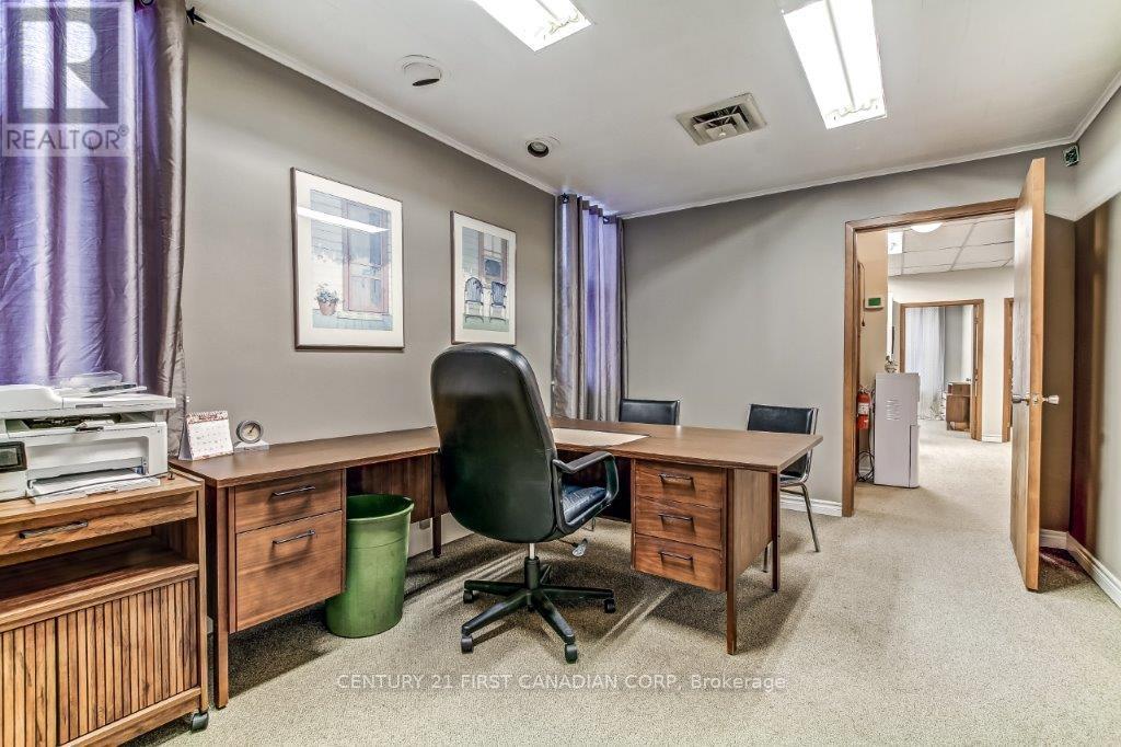 429 Talbot Street, St. Thomas, Ontario  N5P 1C1 - Photo 2 - X12466365