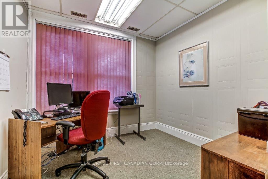 429 Talbot Street, St. Thomas, Ontario  N5P 1C1 - Photo 4 - X12466365