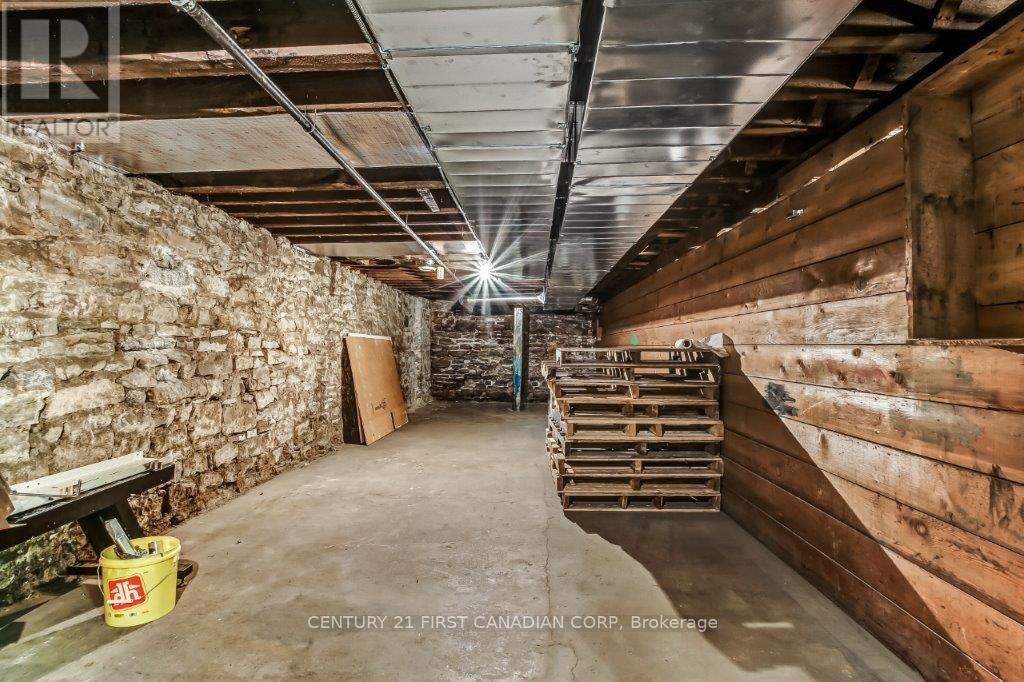 431 Talbot Street, St. Thomas, Ontario  N5P 1C1 - Photo 7 - X12466655